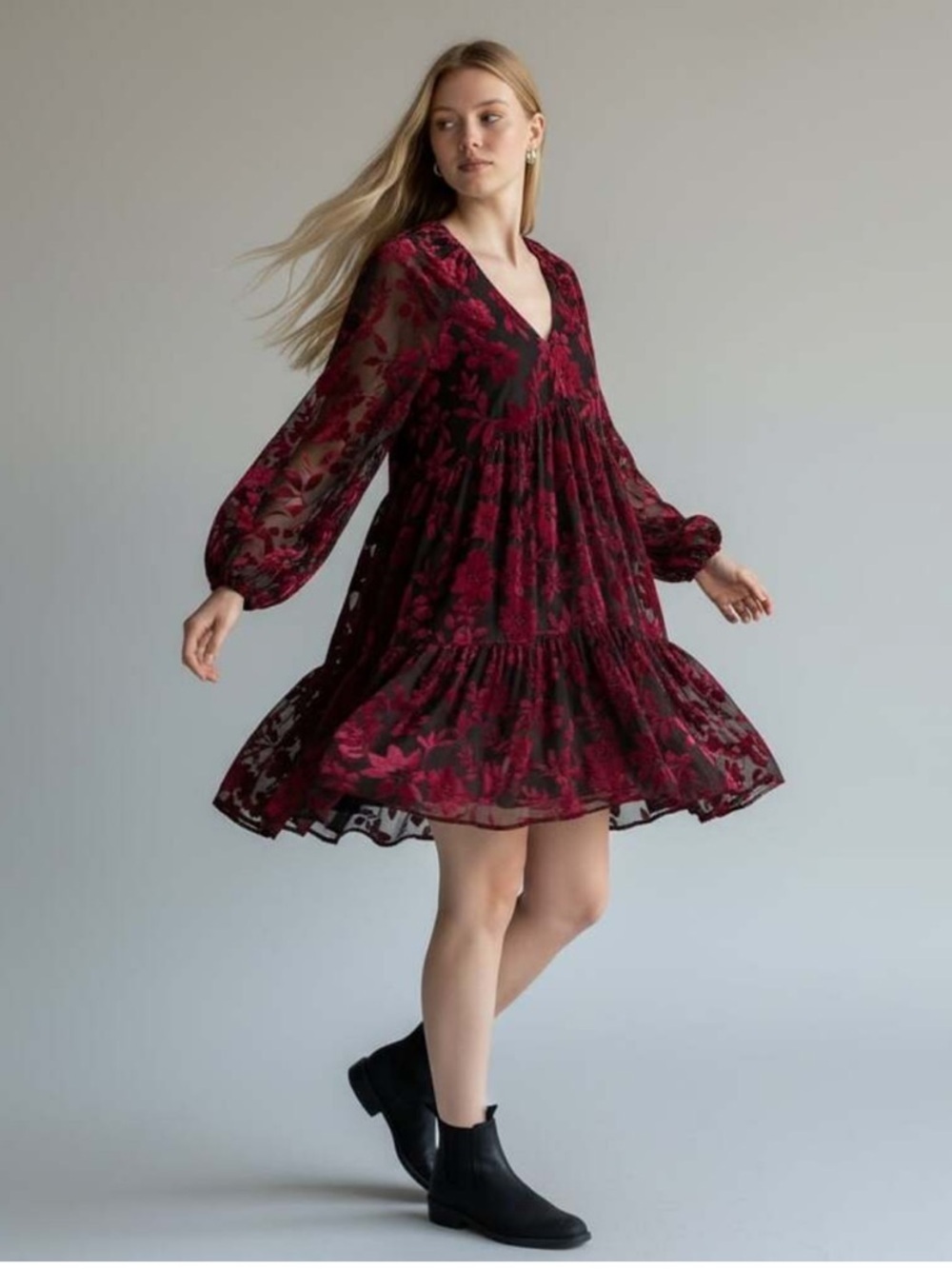 Just Taylor Floral Velvet Tiered Mini Dress Burgundy/Black Size 2 Boho Chic